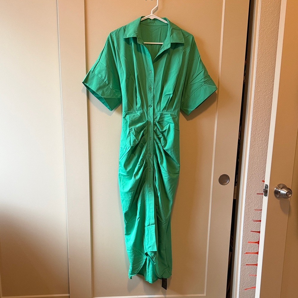 Elegant Green Button-Up Dress
